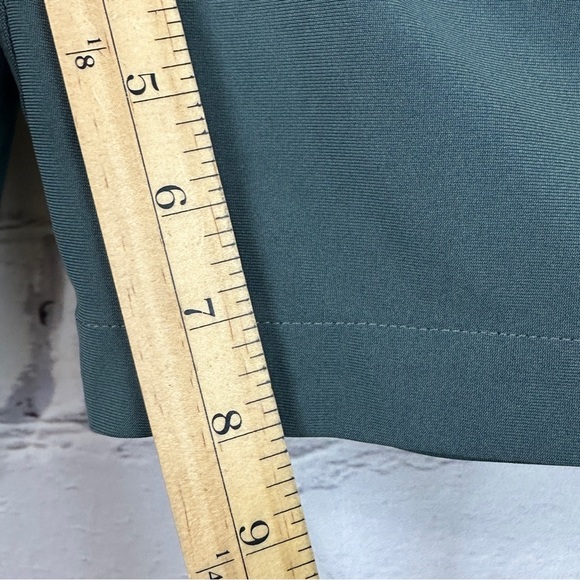 Vuori Meta Shorts Men’s Size 28 Aspen Gray Blue 8” Inseam Chino V379 Golf Active - Picture 9 of 11